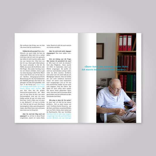 Ein aufgeschlagenes Magazin mit Fließtext und dem Bild eines alten Mannes.