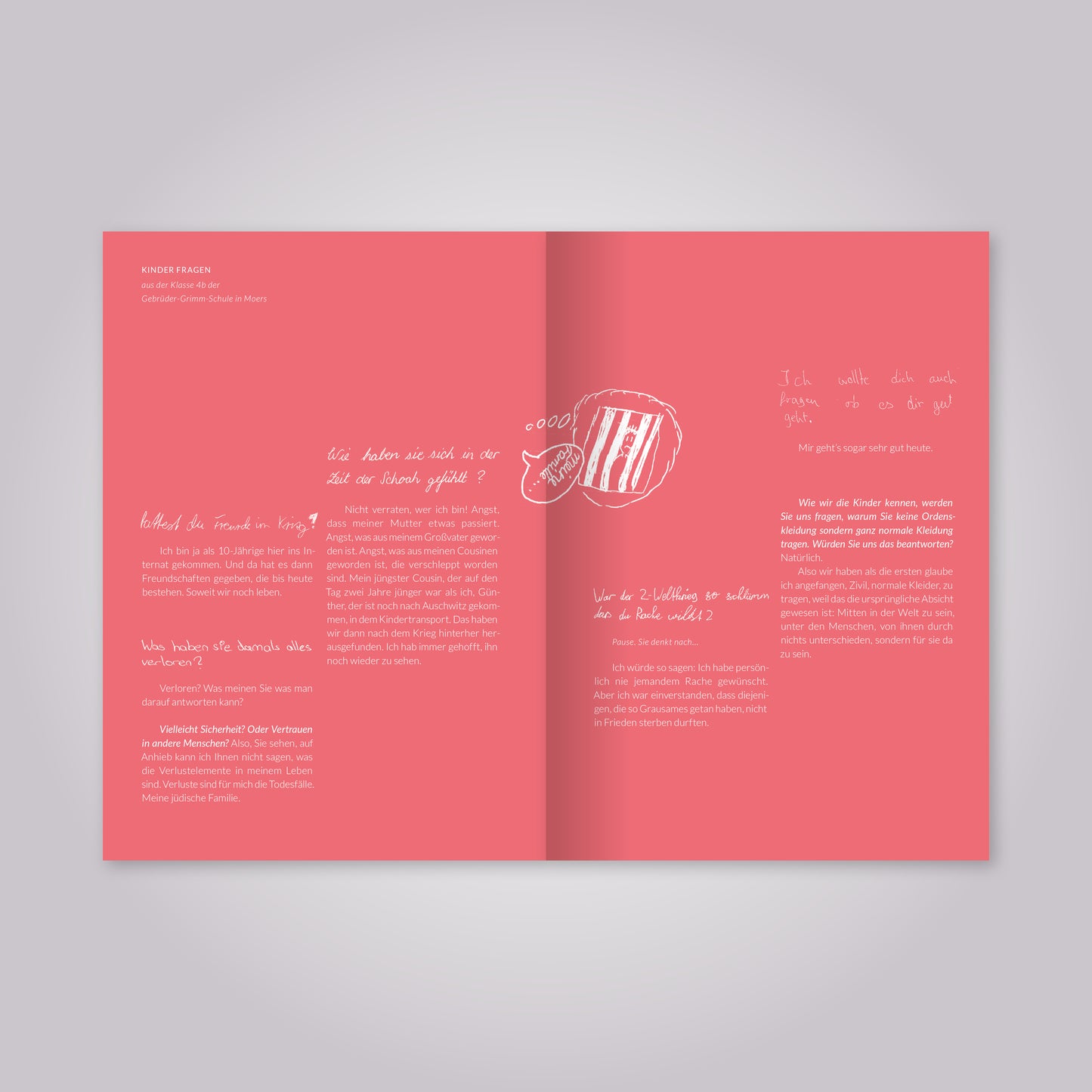 Aufgeschlagenes Magazin: rosaner Hintergrund mit weißem Fließtext.